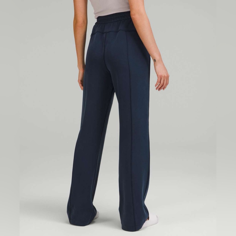 Lululemon Softstreme High-Rise Pant
True Navy Size：0 NWT - Picture 4 of 9